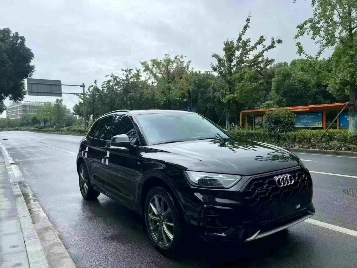 奧迪 奧迪Q5 e-tron  2022款 40 e-tron 星耀型 機(jī)甲套裝圖片