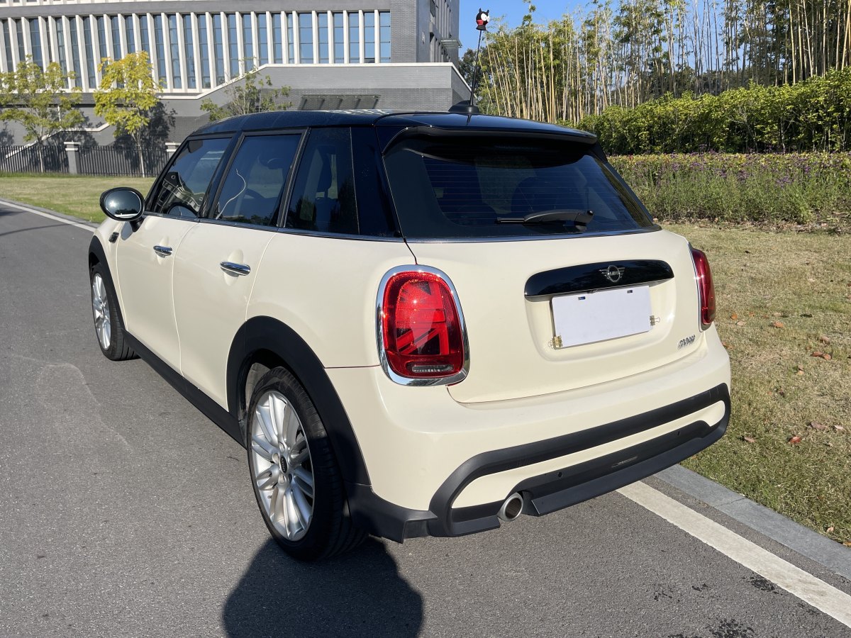 2021年6月MINI MINI  2022款 改款 1.5T COOPER 經(jīng)典派 五門版