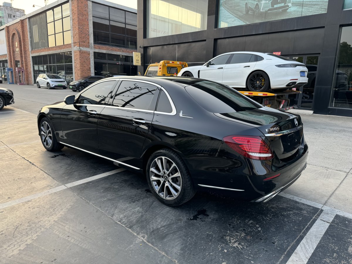 奔馳 奔馳E級(jí)  2019款 改款 E 300 L 豪華型圖片