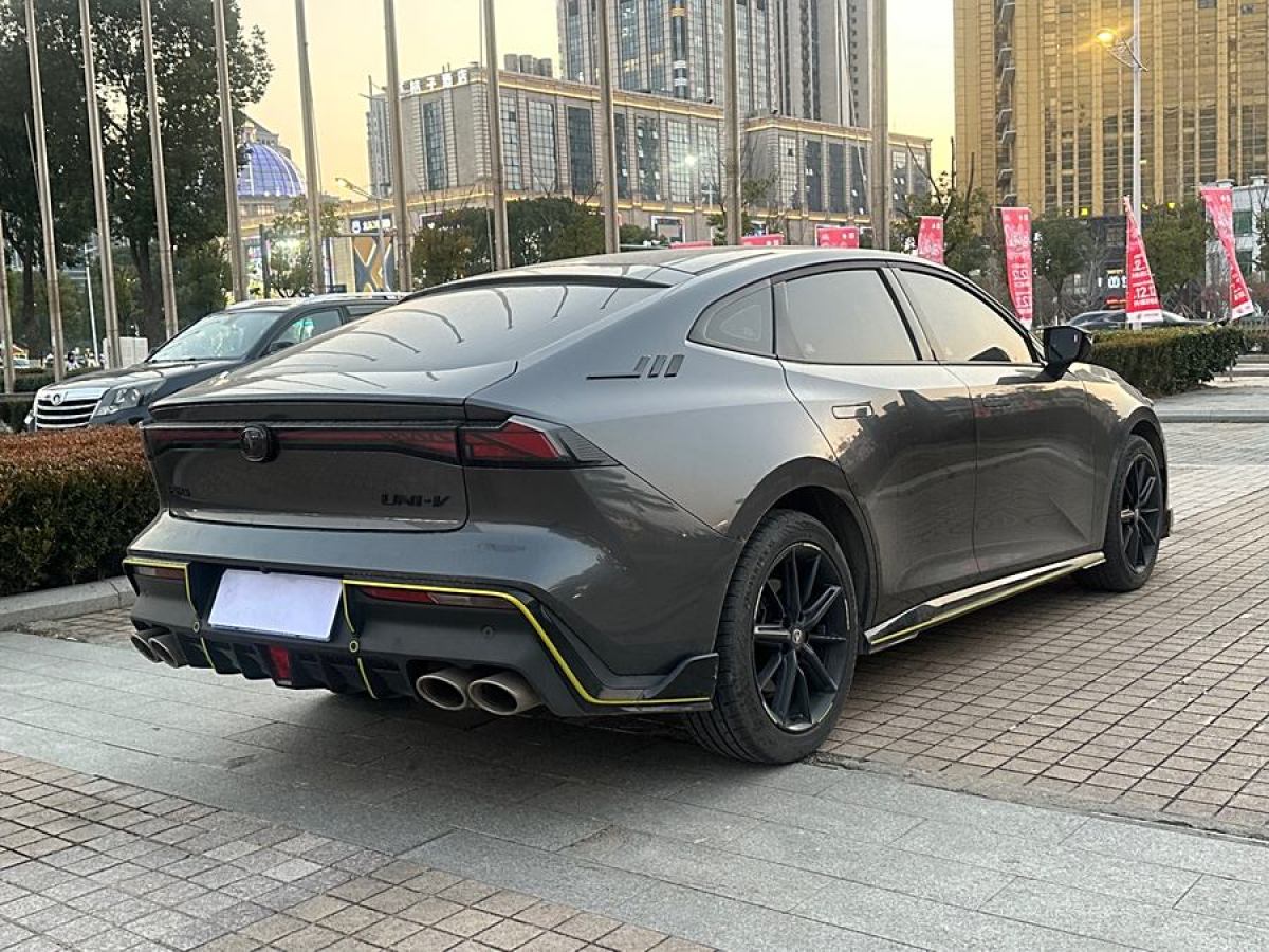 長(zhǎng)安 長(zhǎng)安UNI-V  2022款 2.0T 領(lǐng)速版圖片