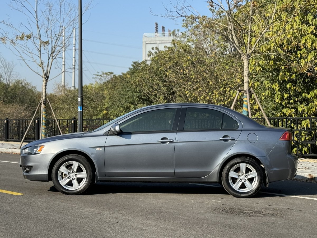 2009年12月三菱 翼神  2010款 時尚版 1.8L CVT舒適型