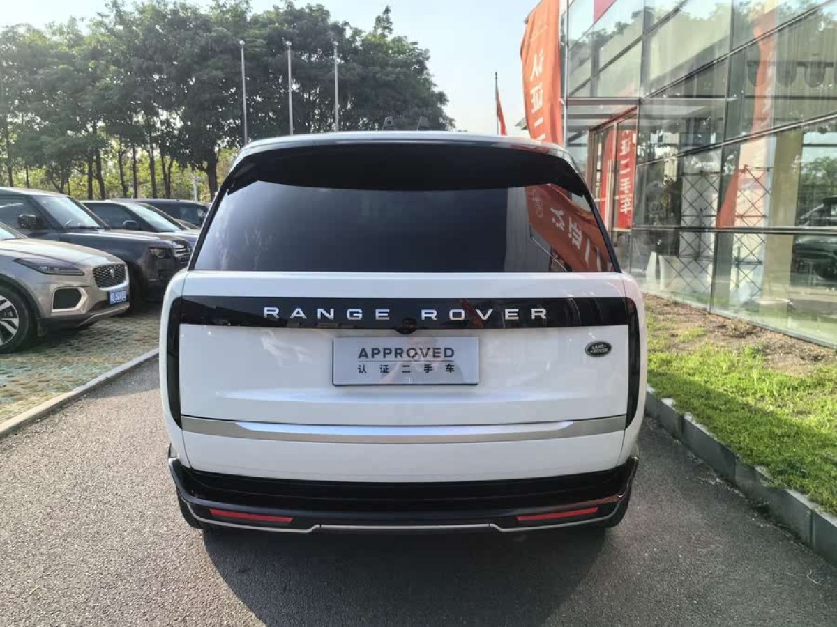 路虎 攬勝  2024款 3.0 L6 400PS 創(chuàng)世加長版圖片