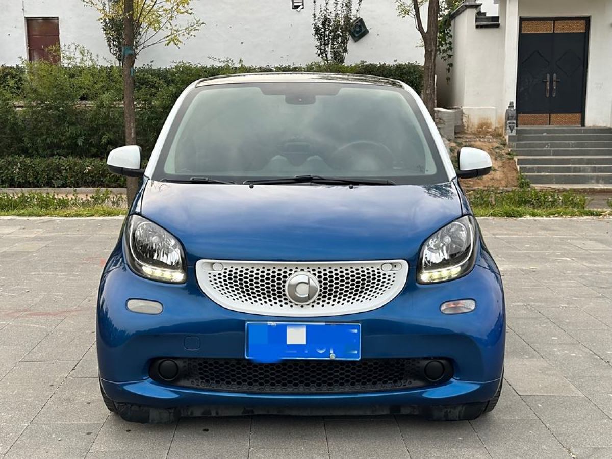 2016年9月smart fortwo  2015款 1.0L 52千瓦硬頂激情版