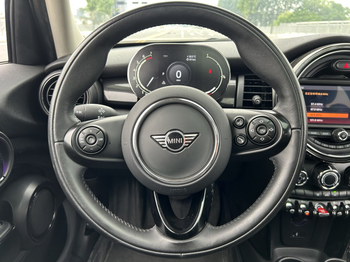 MINI MINI  2021款 1.5T COOPER 經(jīng)典派 五門版圖片