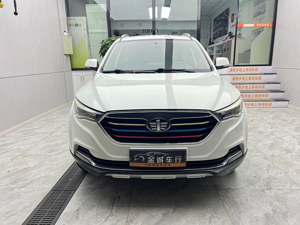 奔騰 X40  2017款 1.6L 自動(dòng)豪華型圖片