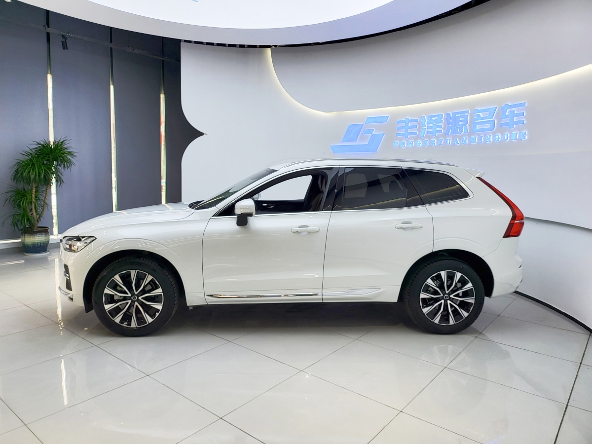 沃爾沃 XC60  2023款 B5 四驅(qū)智遠(yuǎn)豪華版圖片