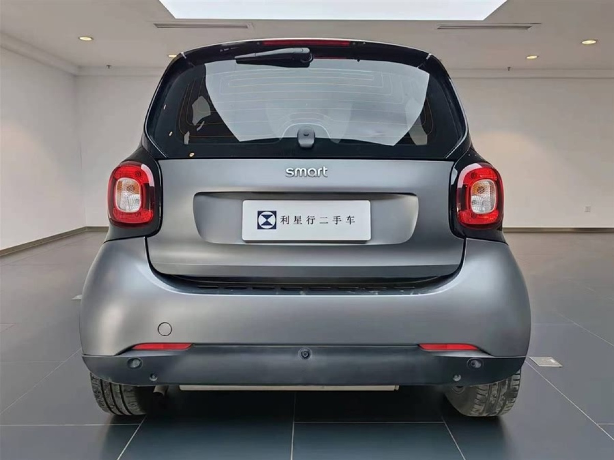 smart fortwo  2019款 0.9T 66千瓦硬頂風(fēng)擎版 國VI圖片