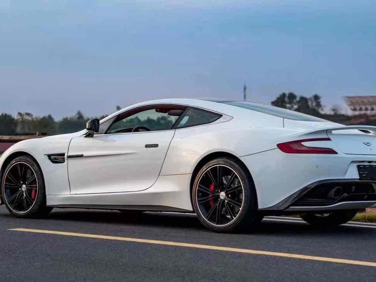 阿斯頓·馬丁 Vanquish  2013款 6.0L 標(biāo)準(zhǔn)型圖片