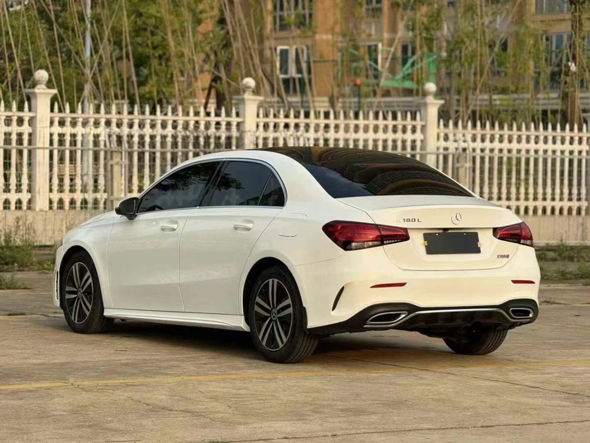 奔馳 奔馳GLE  2020款  GLE 350 4MATIC 時(shí)尚型圖片
