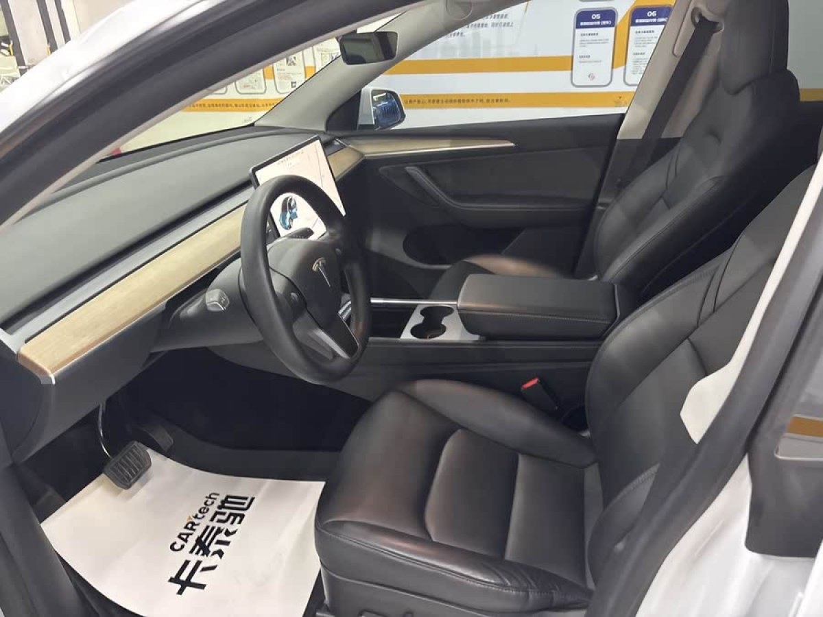 特斯拉 Model Y  2021款 標(biāo)準(zhǔn)續(xù)航后驅(qū)版圖片