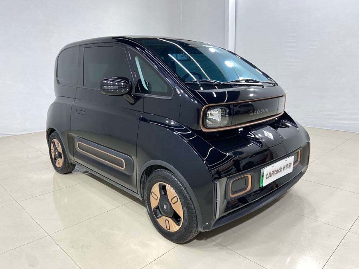 寶駿 寶駿KiWi EV  2022款 設(shè)計(jì)師輕享版 三元鋰圖片