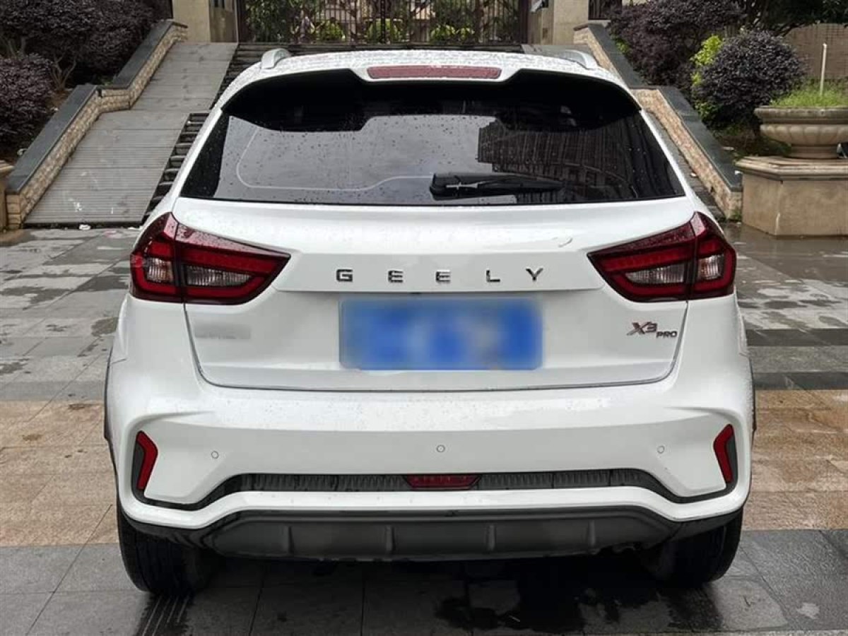 吉利 遠(yuǎn)景X3  2021款 PRO 1.5L CVT尊貴型圖片