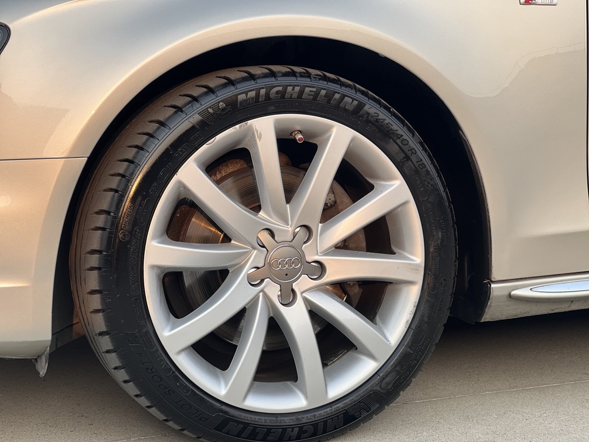 奧迪 奧迪A4L  2016款 45 TFSI quattro運(yùn)動(dòng)型圖片