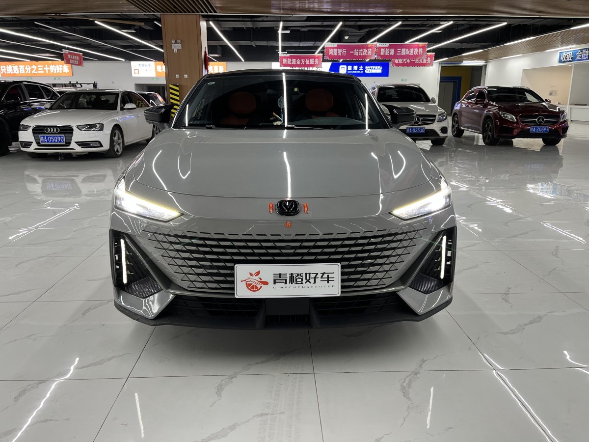 2022年8月長(zhǎng)安 長(zhǎng)安UNI-V  2022款 1.5T 尊貴型