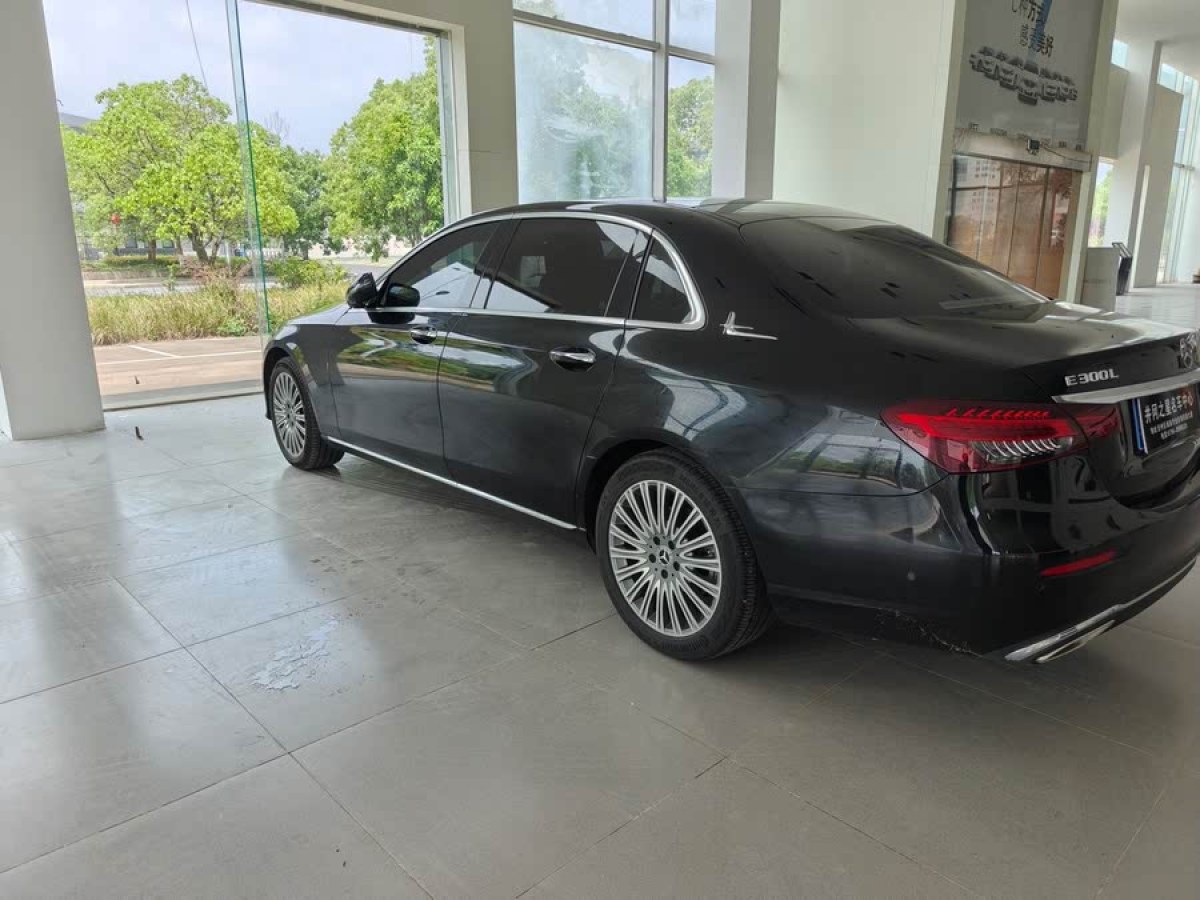 奔馳 奔馳E級(jí)  2022款 改款 E 300 L 豪華型圖片