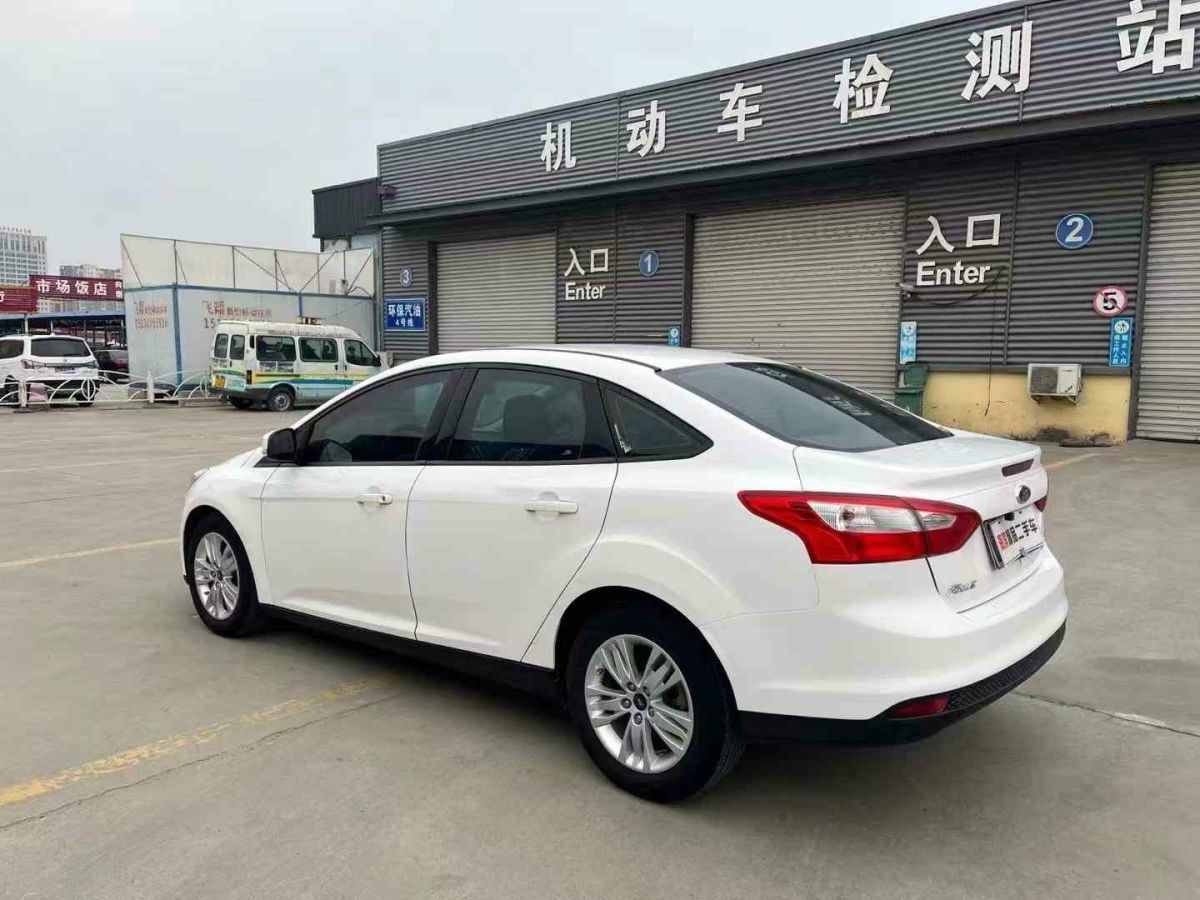 福特 ?？怂? 2015款 三廂 1.6L 自動(dòng)舒適型圖片