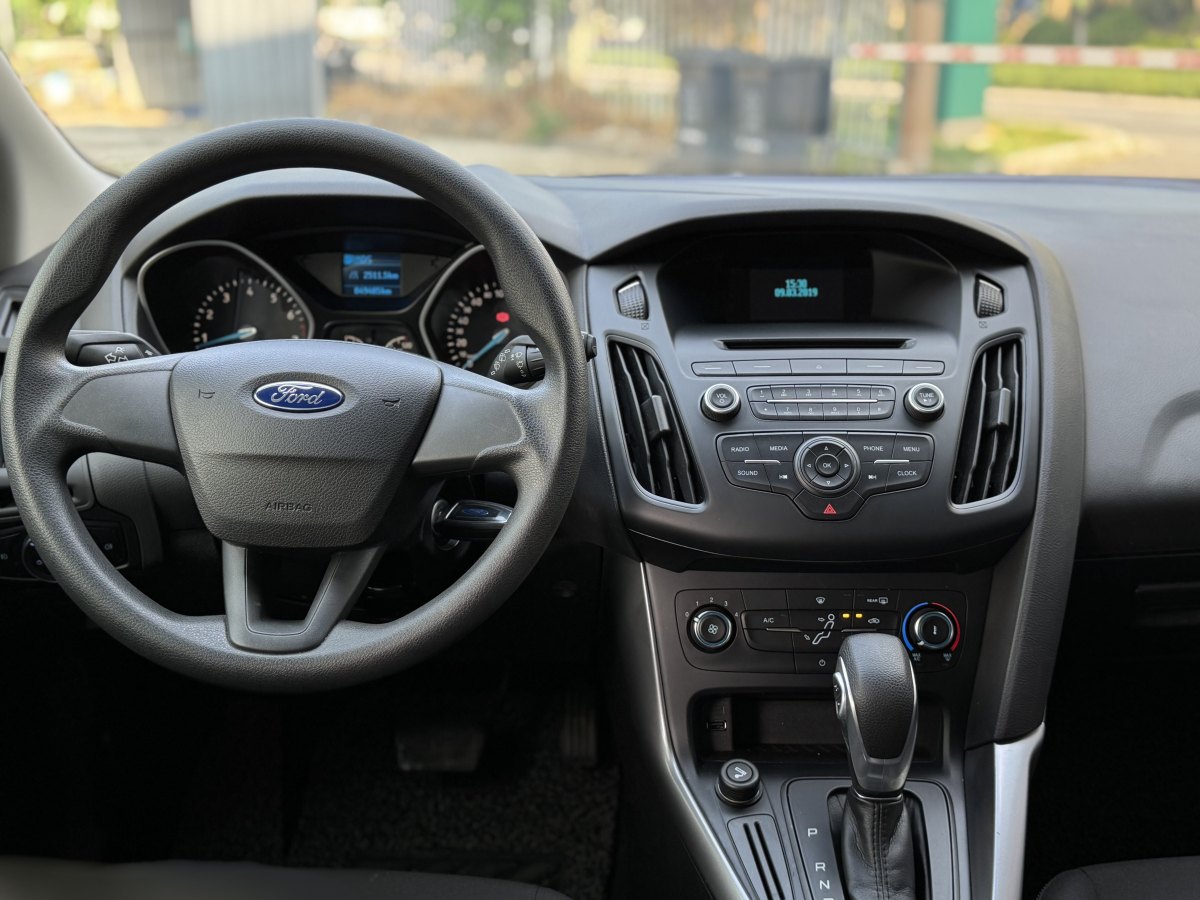 福特 ?？怂? 2015款 兩廂 1.6L 自動(dòng)舒適型圖片