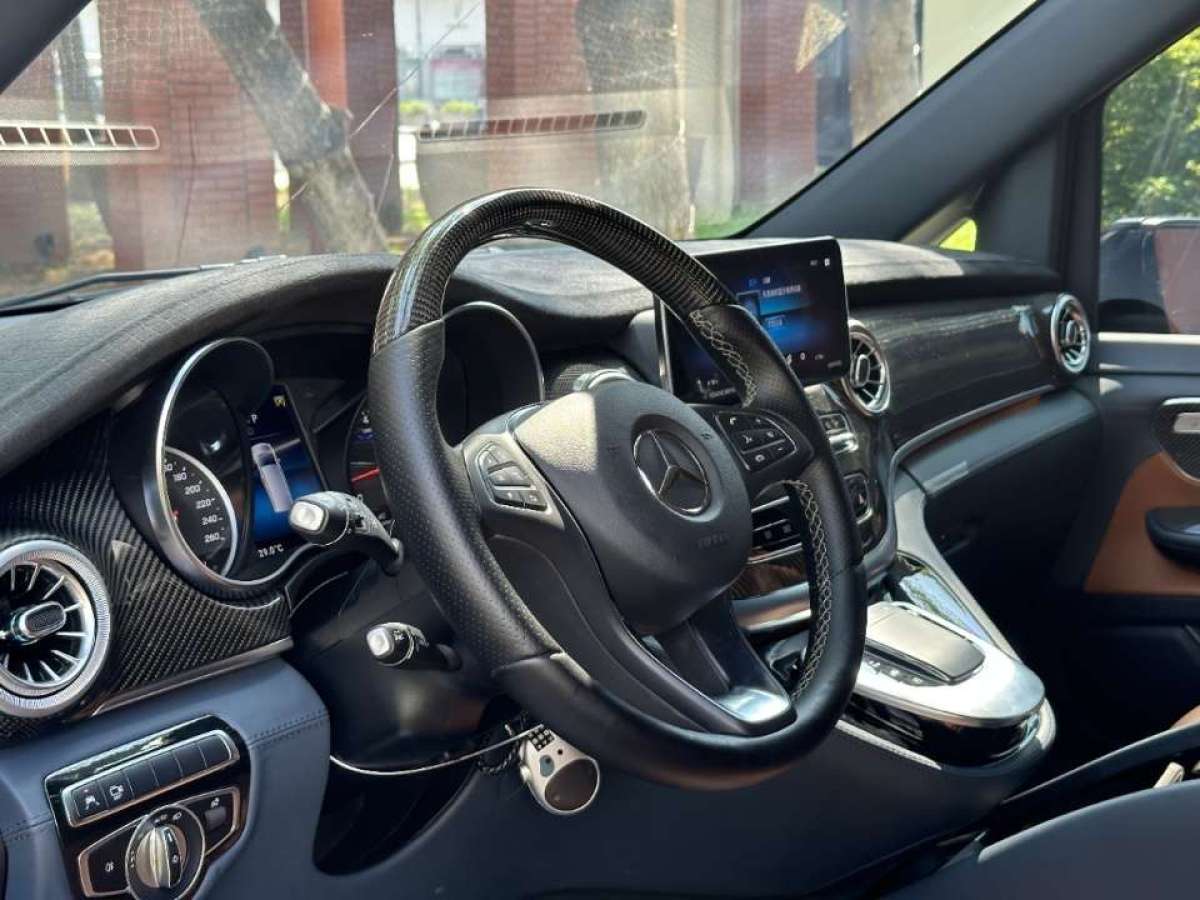 奔馳 V級(jí)  2021款 V 260 L 長(zhǎng)軸距尊貴版圖片