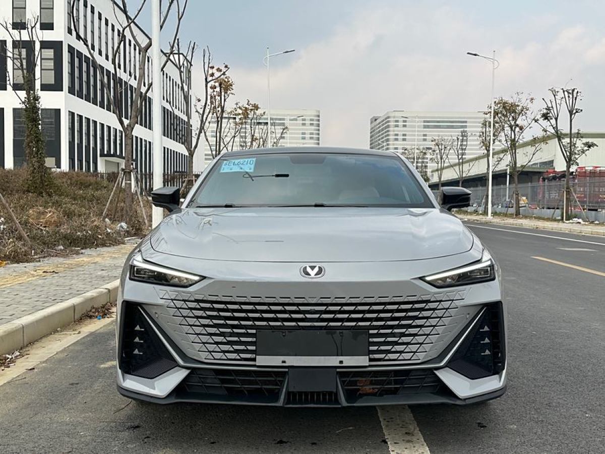 長(zhǎng)安 長(zhǎng)安UNI-V  2022款 1.5T 尊貴型圖片