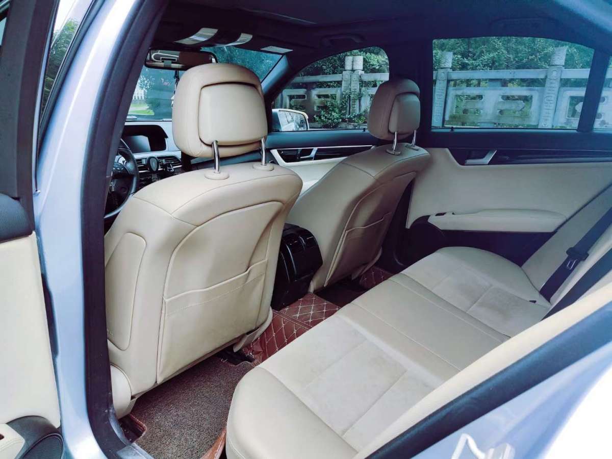 2014年8月奔驰 奔驰C级  2013款 C 260 时尚型 Grand Edition