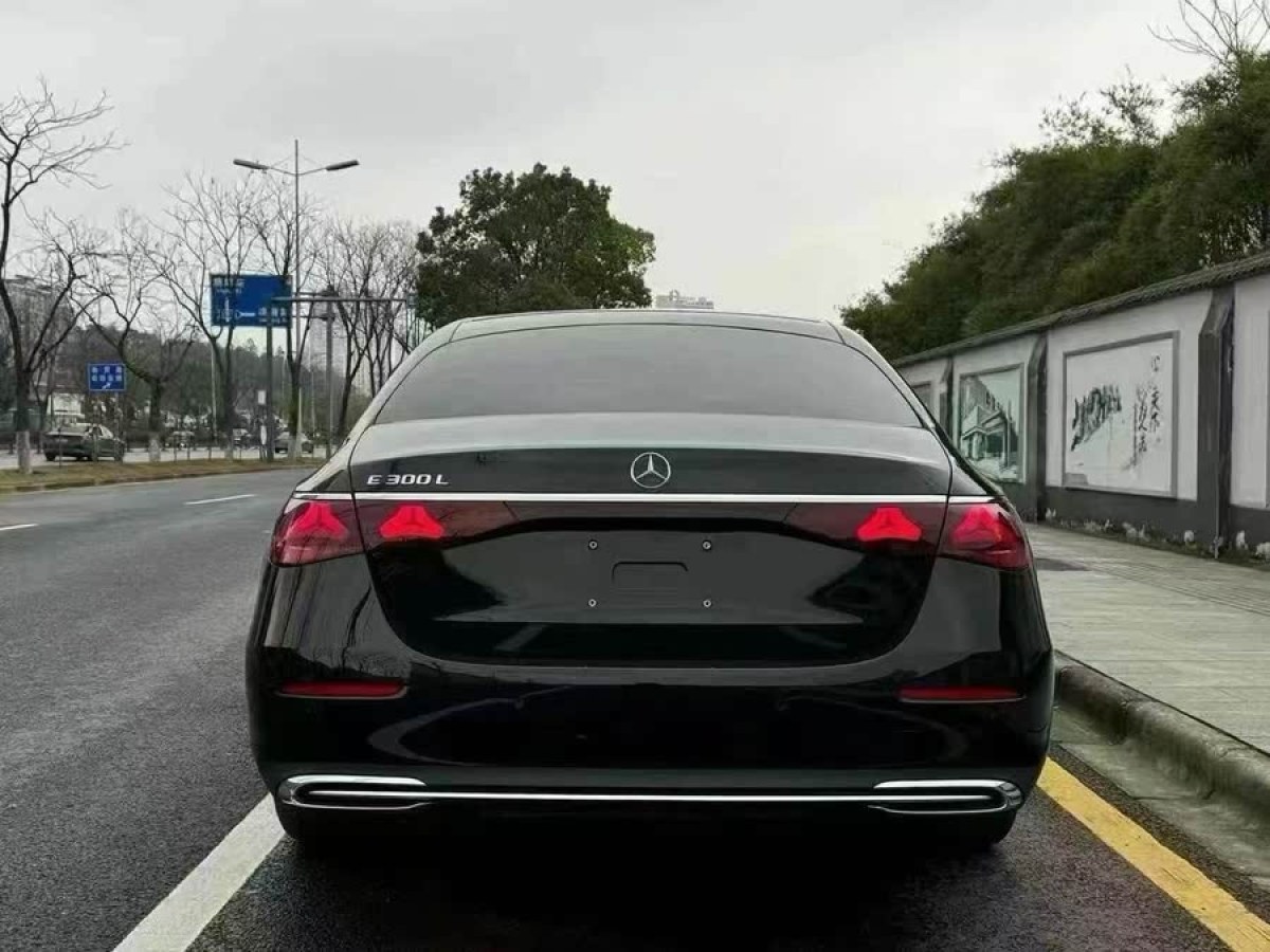 奔馳 奔馳E級(jí)  2024款 E 300 L 豪華型圖片