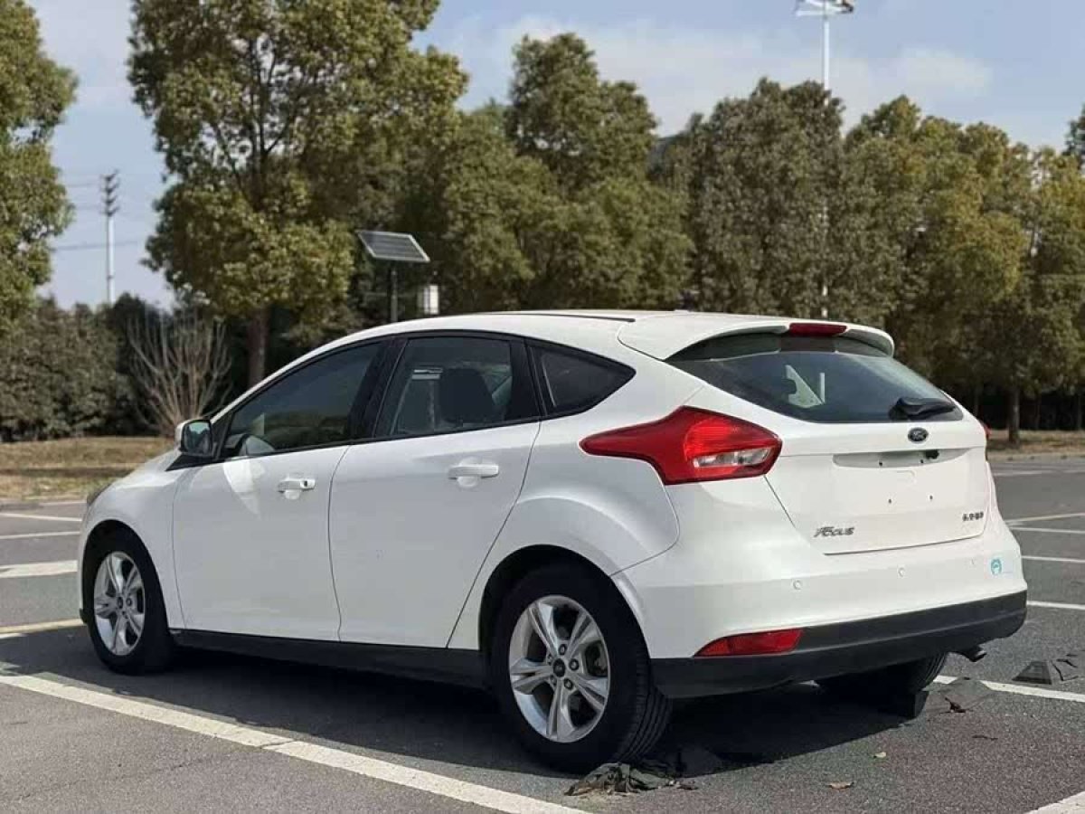 福特 ?？怂? 2015款 兩廂 EcoBoost 180 自動精英型圖片