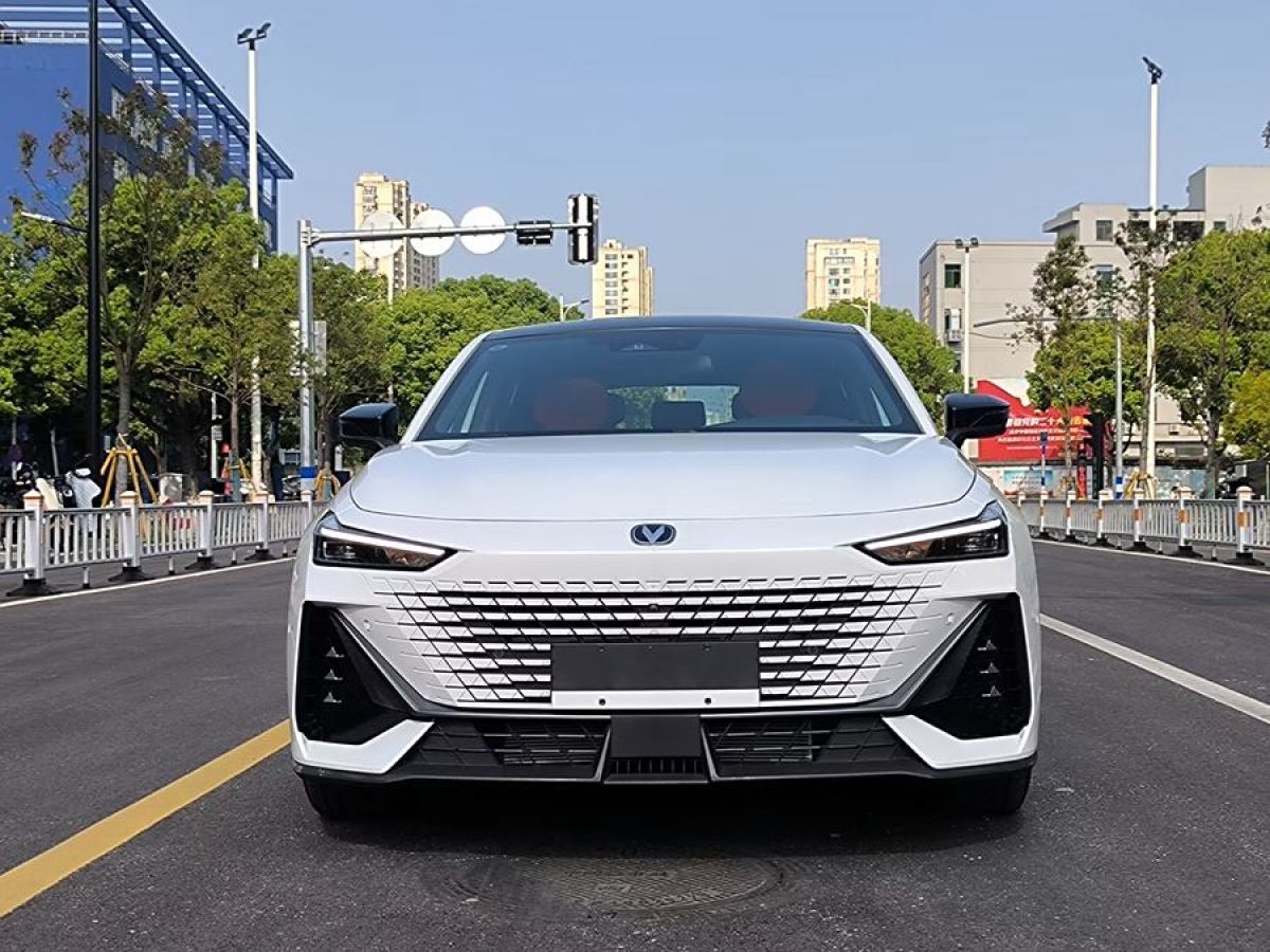 長安 長安UNI-V  2022款 1.5T 尊貴型圖片