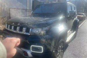 BJ40 北京 2.0D 自動四驅(qū)刀鋒英雄版?zhèn)b客型