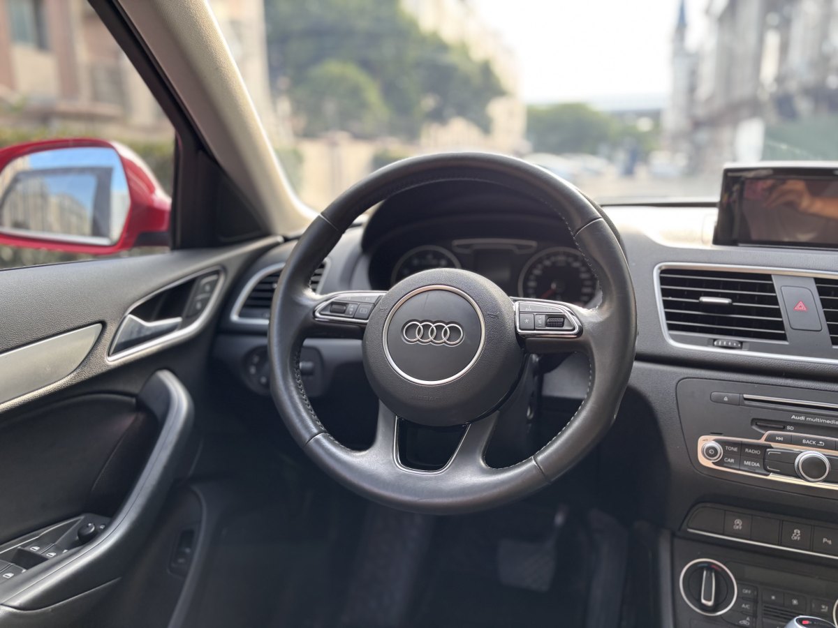 奧迪 奧迪Q3  2018款 30 TFSI 時(shí)尚型典藏版圖片