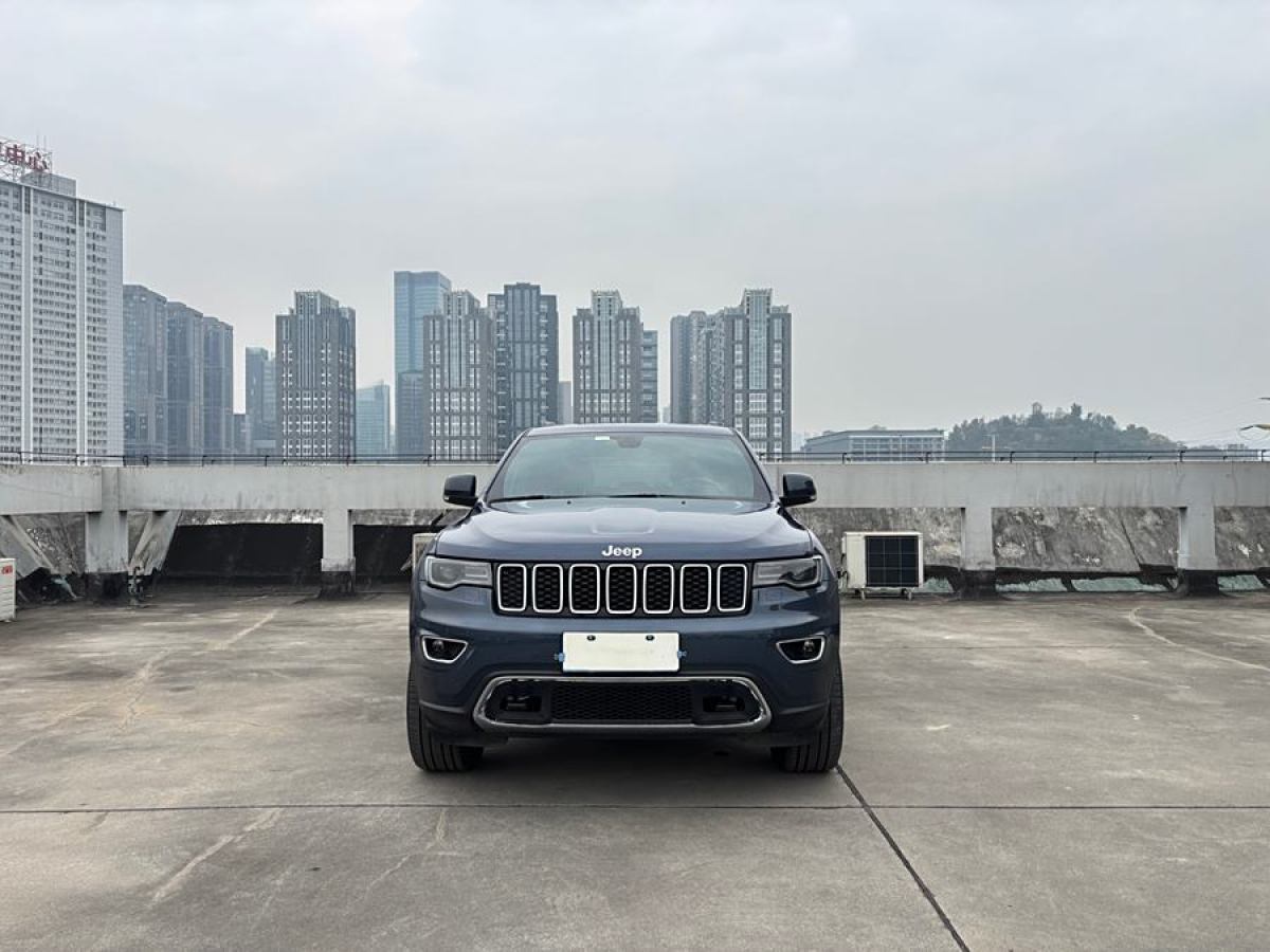 Jeep 大切諾基  2020款 3.0L 精英導(dǎo)航版圖片