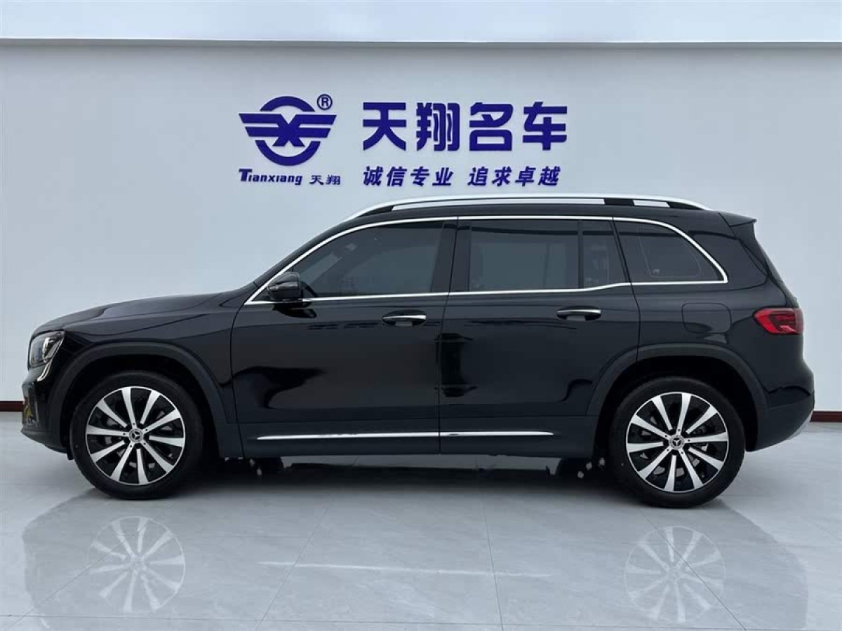 奔馳 奔馳GLB  2024款 改款 GLB 220 時(shí)尚型圖片