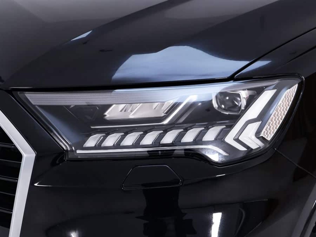 奧迪 奧迪Q7  2023款 55 TFSI quattro S line運(yùn)動(dòng)型圖片