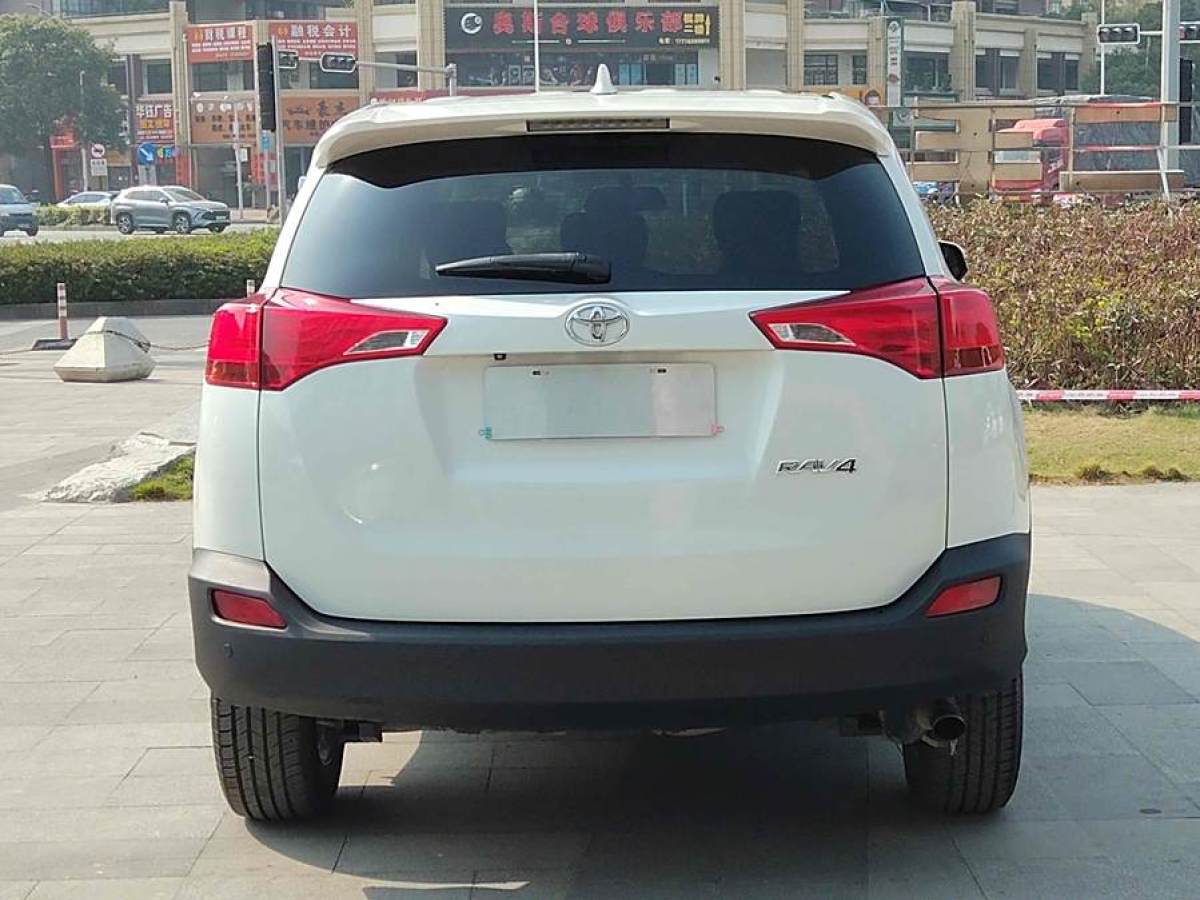 豐田 RAV4榮放  2015款 2.0L CVT兩驅(qū)風(fēng)尚版圖片