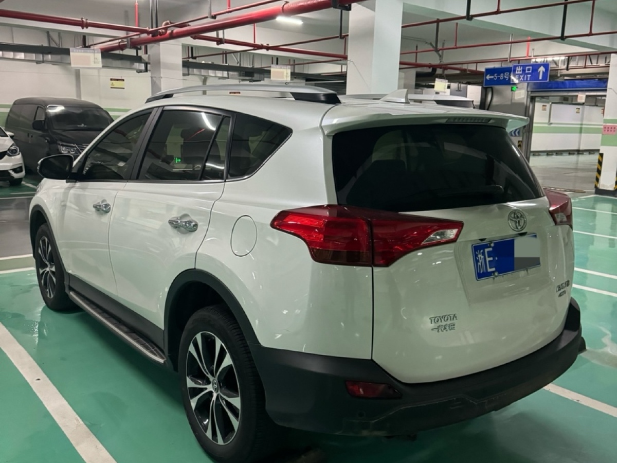 2015年4月豐田 RAV4榮放  2015款 2.5L 自動(dòng)四驅(qū)精英版