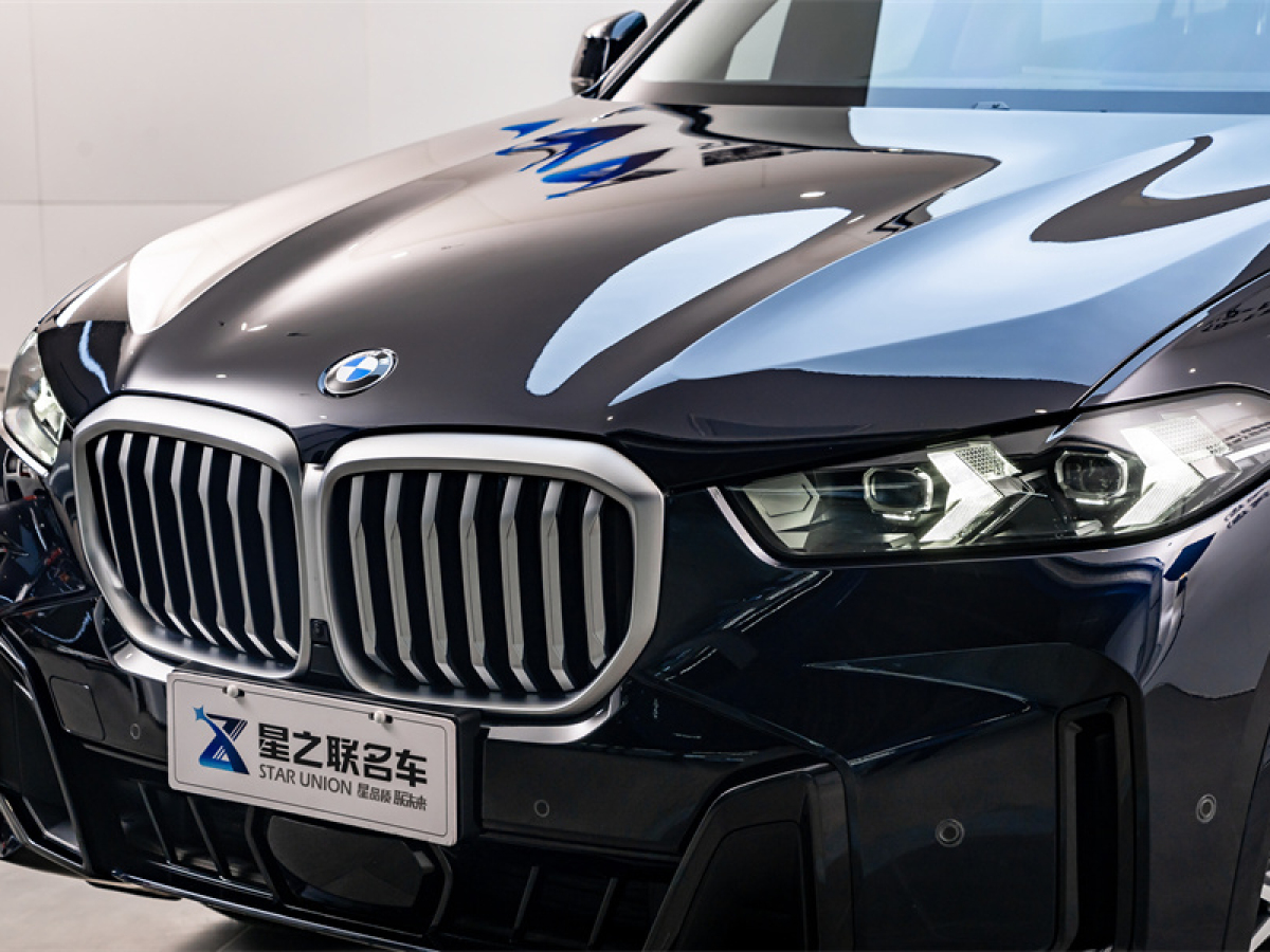 寶馬X5 23款 xDrive 30Li 尊享型M運(yùn)動(dòng)矅夜套裝圖片