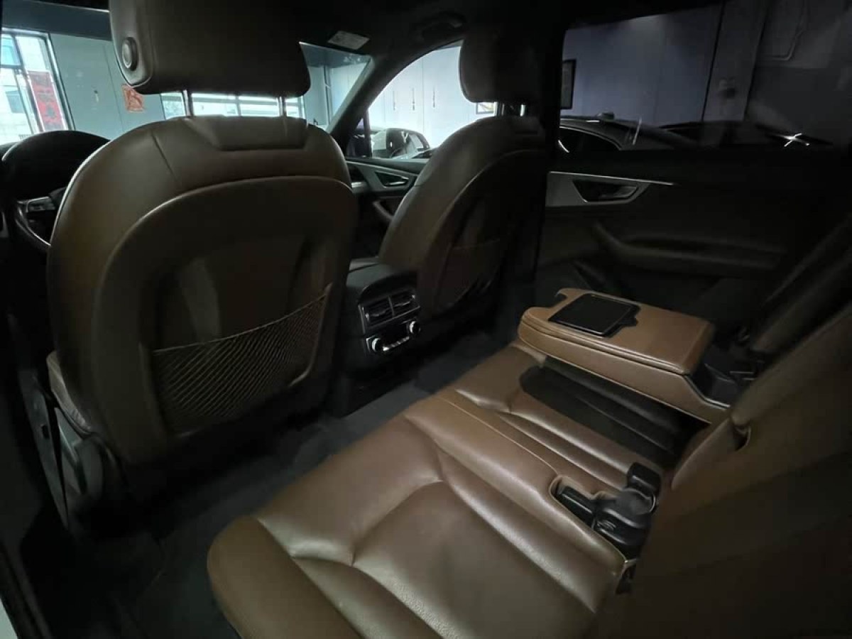 奧迪 奧迪Q7  2016款 45 TFSI S line運(yùn)動(dòng)型圖片