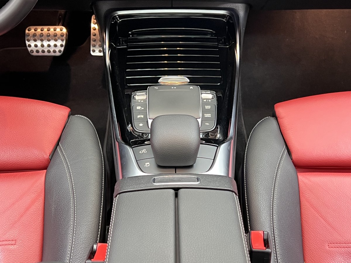 奔馳 奔馳A級AMG  2020款 AMG A 35 4MATIC圖片