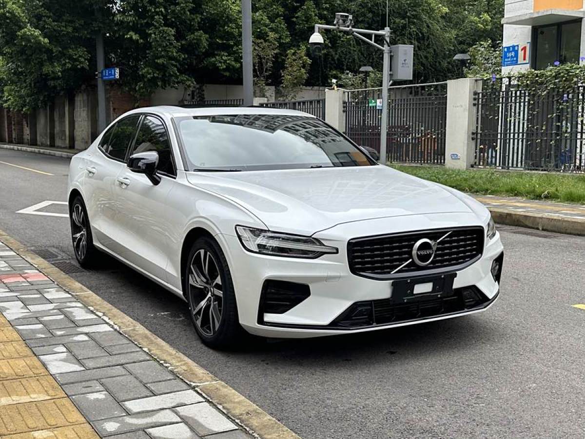 沃爾沃 S60L  2020款 T4 智遠(yuǎn)運(yùn)動(dòng)版圖片