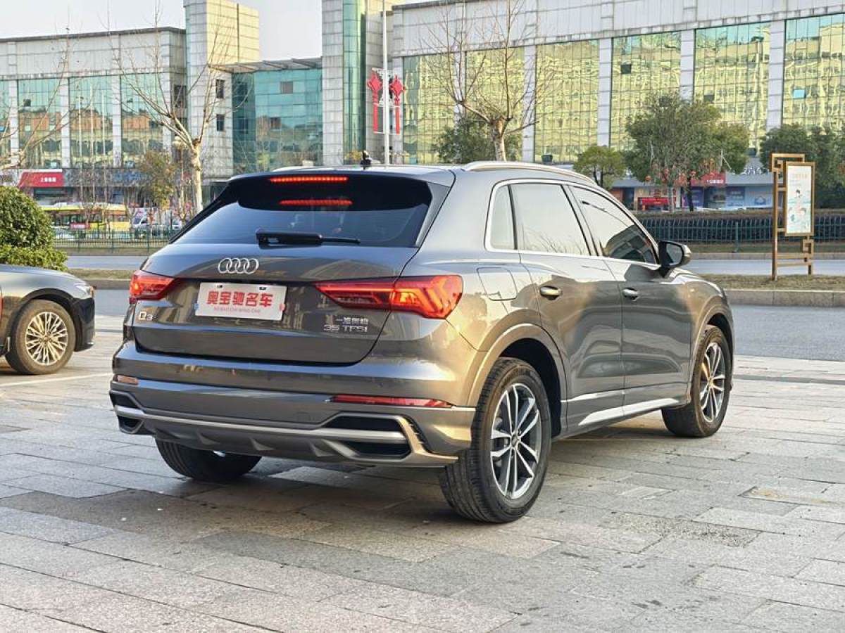 奧迪 奧迪Q3  2019款  35 TFSI 進(jìn)取動感型圖片