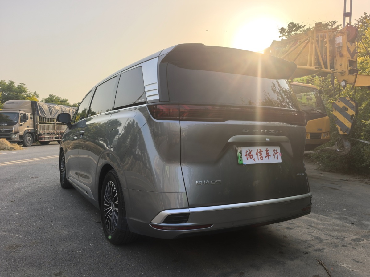 騰勢(shì) 騰勢(shì)D9  2022款 DM-i 970 四驅(qū)尊榮型圖片
