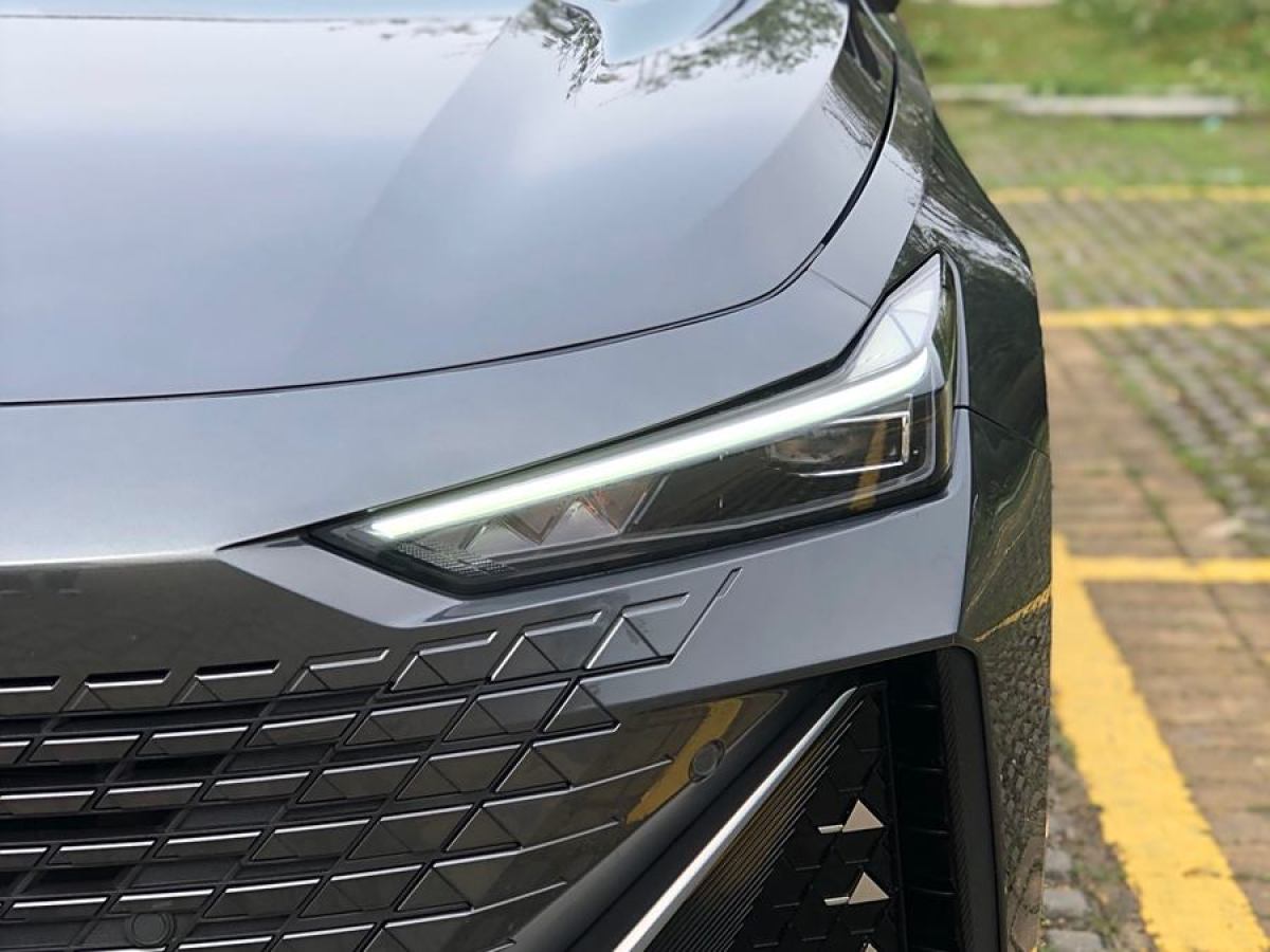 長(zhǎng)安 長(zhǎng)安UNI-V  2022款 1.5T 尊貴型圖片