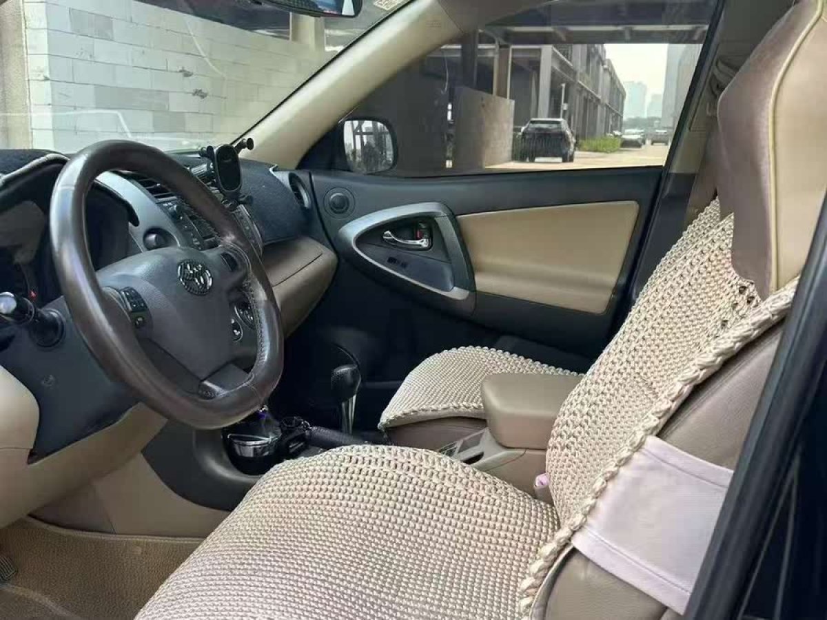 豐田 RAV4榮放  2011款 2.0L 自動(dòng)豪華版圖片