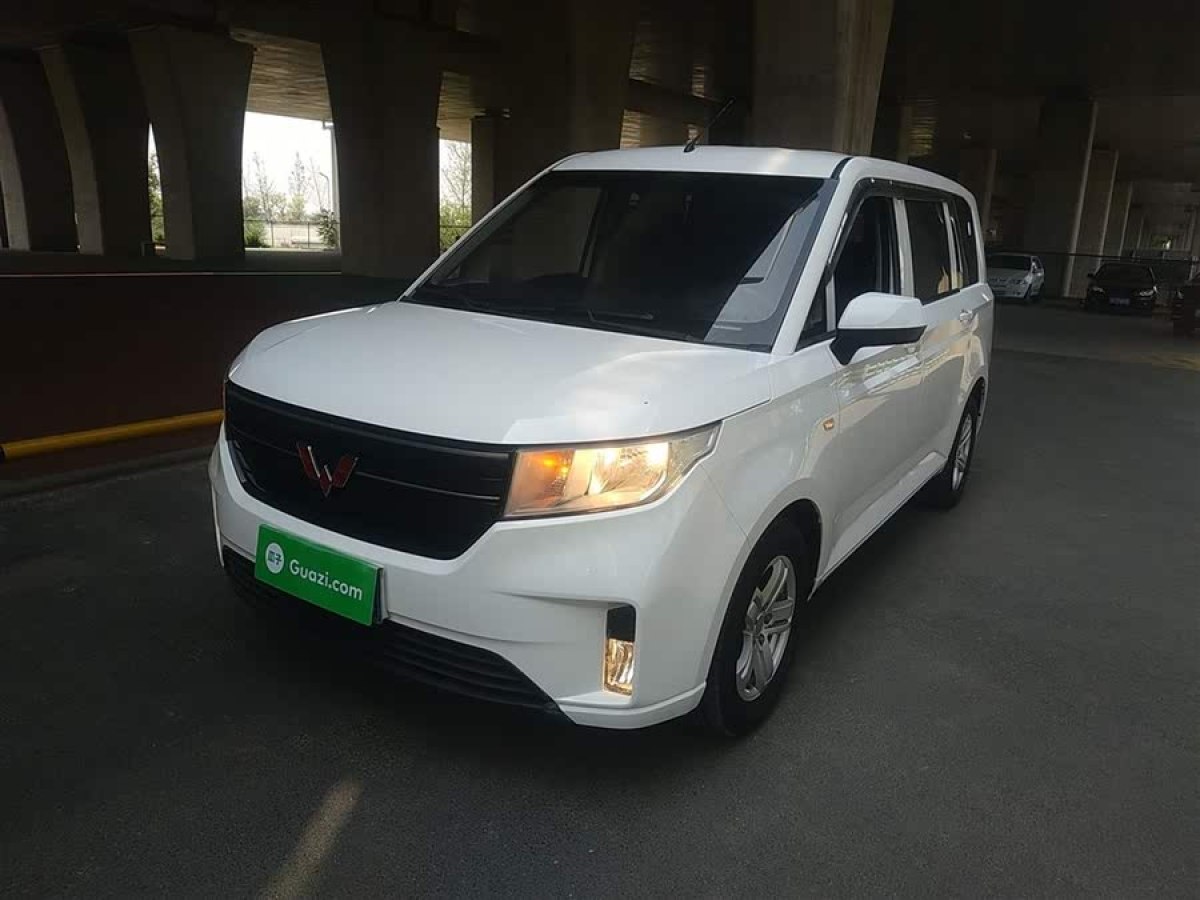 五菱 五菱宏光PLUS  2019款 1.5T 手動(dòng)舒適型 7座圖片
