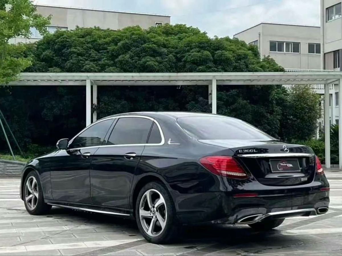 奔驰 奔驰A级  2019款  A 220 L 4MATIC 运动轿车图片