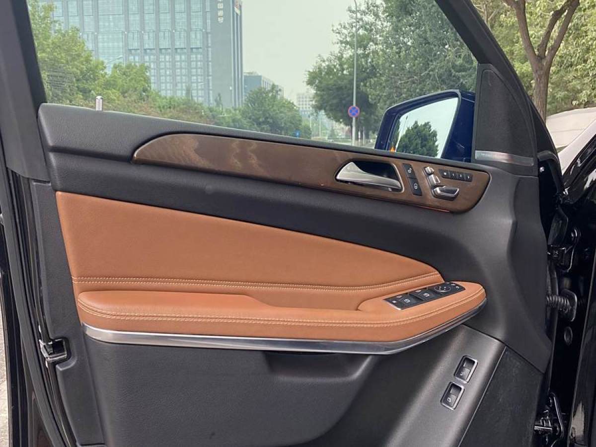 奔驰 奔驰GLS  2018款 GLS 500 4MATIC图片