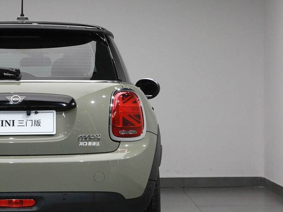 MINI COUNTRYMAN  2018款 1.5T COOPER 藝術(shù)家圖片