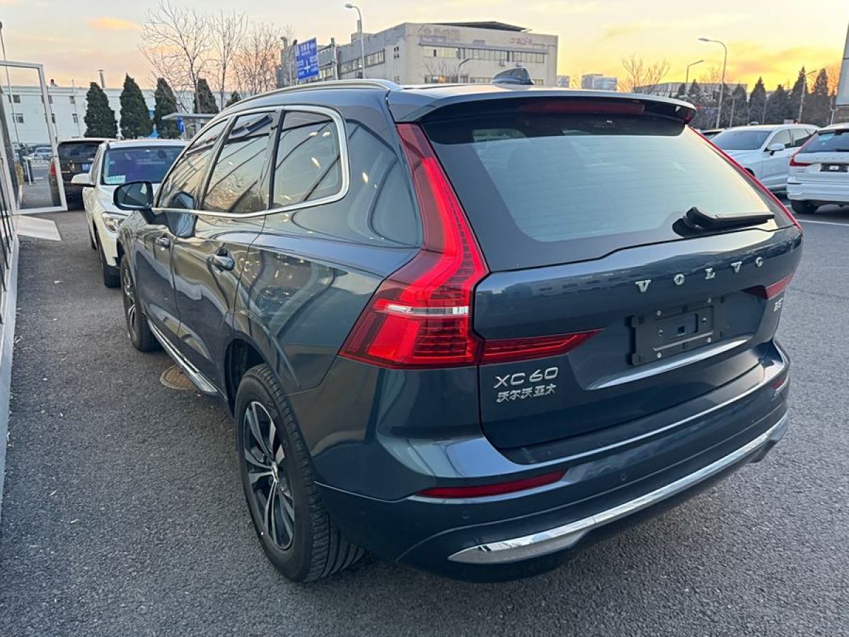 沃爾沃 XC60  2024款 B5 四驅(qū)智逸豪華版圖片