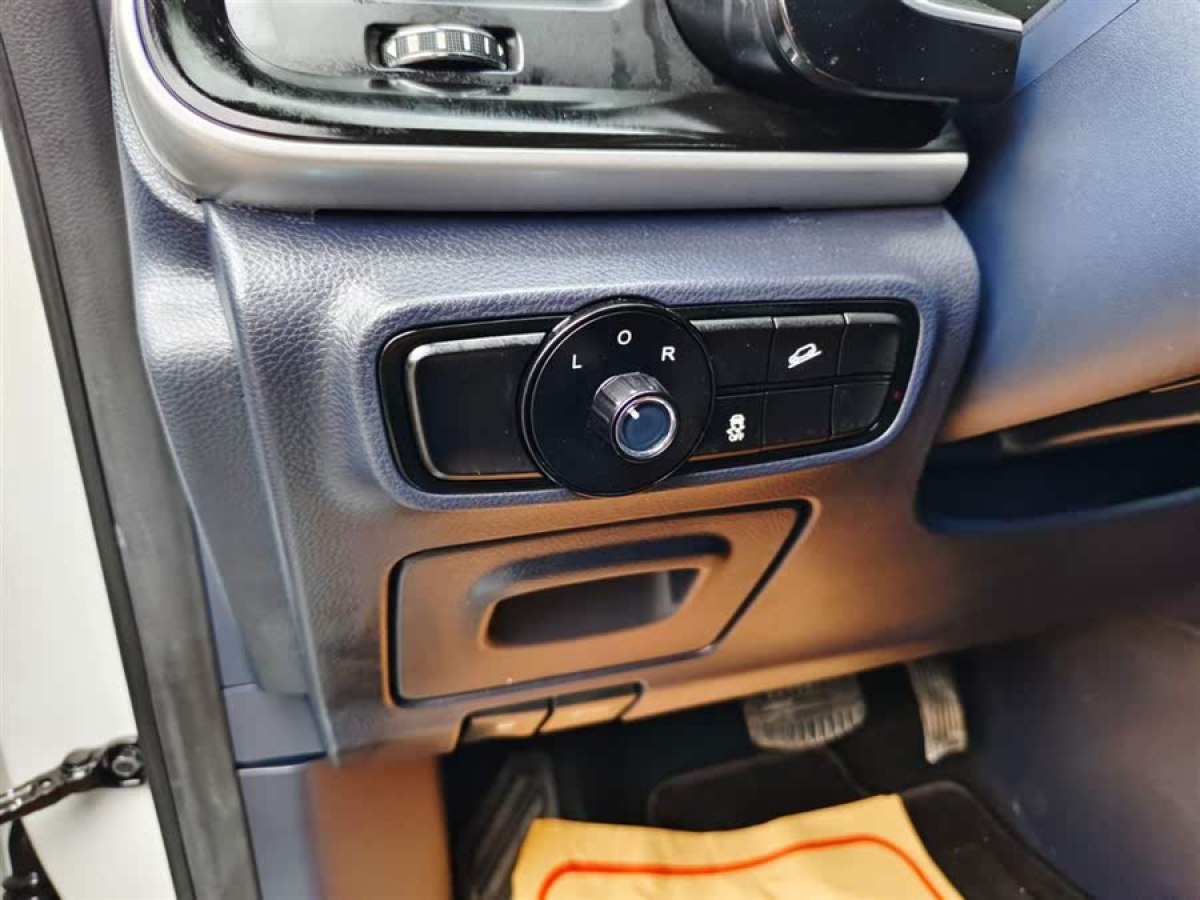 廣汽傳祺 M8  2024款 領秀系列 390T 尊享版圖片