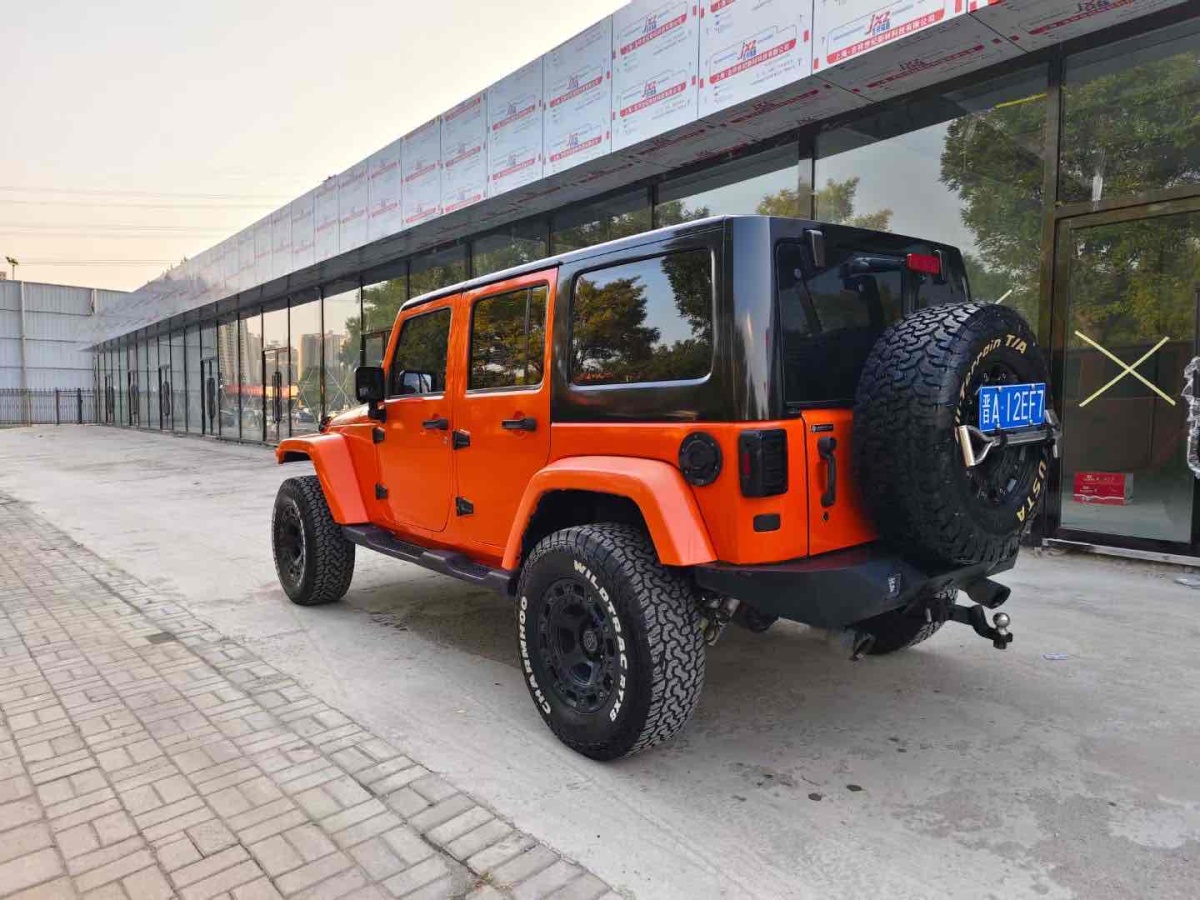 2014年1月Jeep 牧馬人  2013款 3.6L Sahara 四門版