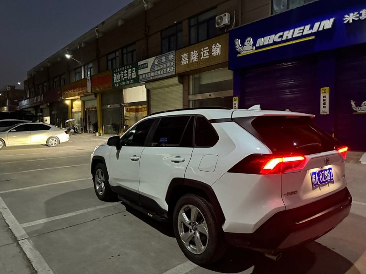 豐田 RAV4榮放  2022款 2.0L CVT兩驅(qū)風(fēng)尚Plus版圖片